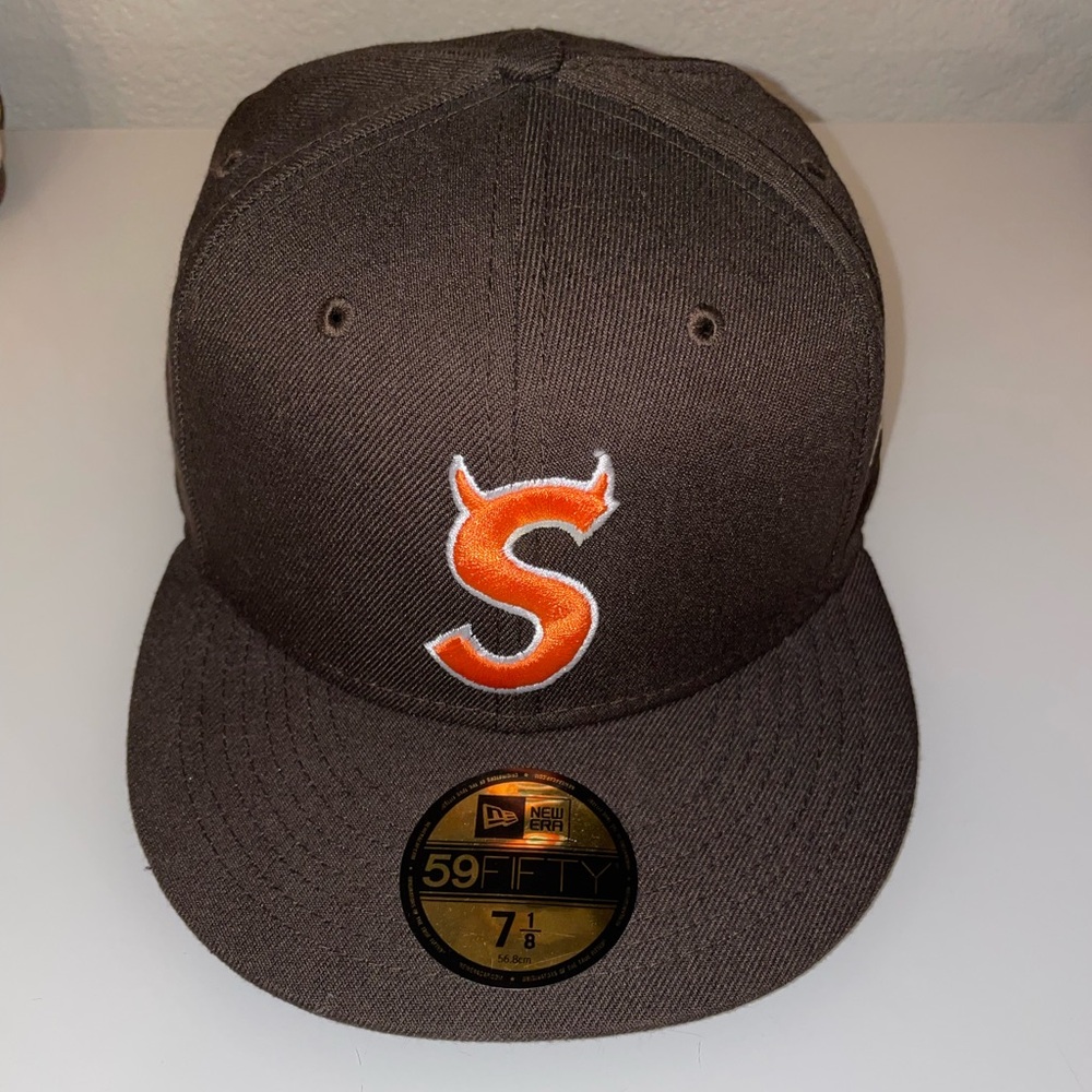 Supreme hat New Era S logo